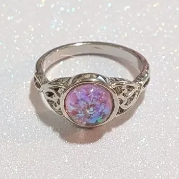 **NEW ARRIVAL** SIZE 7 Vintage Style Silver Tone Ring with Purple Faux Opal Cabochon (2.5g)