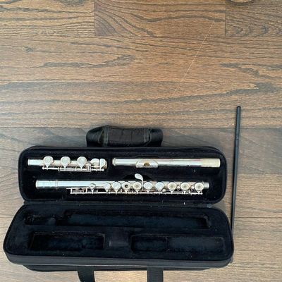 Yamaha YFL-381 Intermediate Flute - Open Hole, Inline G, Solid Silver Headjoint