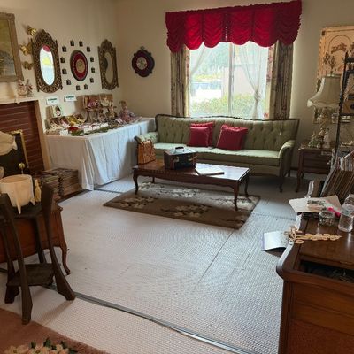 Sale Photo Thumbnail #38: Living Room
