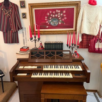 Sale Photo Thumbnail #48: Electric Organ
Sheet Music