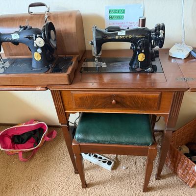 Sale Photo Thumbnail #86: Singer Sewing Machine