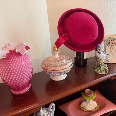 Sale Photo Thumbnail #57: Vtg Decor