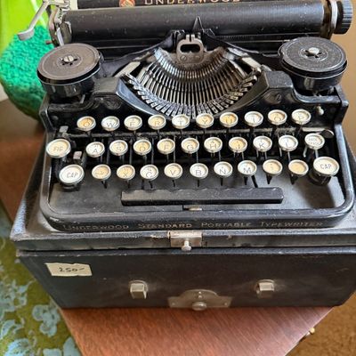 Sale Photo Thumbnail #81: Underwood Small
Typewriter 
