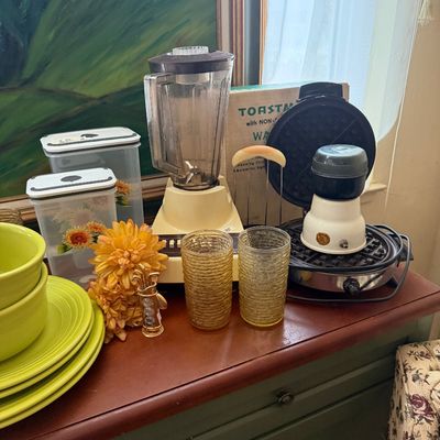 Sale Photo Thumbnail #71: Vintage Litchen