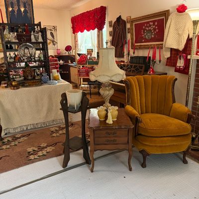 Sale Photo Thumbnail #44: Vtg Vevlet Chair