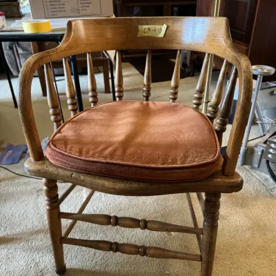 Sale Photo Thumbnail #10: Sitting chair with cushion