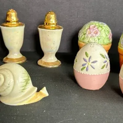 Vintage Salt And  pepper shakers