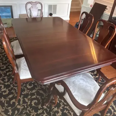 Kincaid Dining Table And Chairs