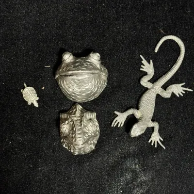 “R Sherwin 2000” Metal Reptile Ornaments