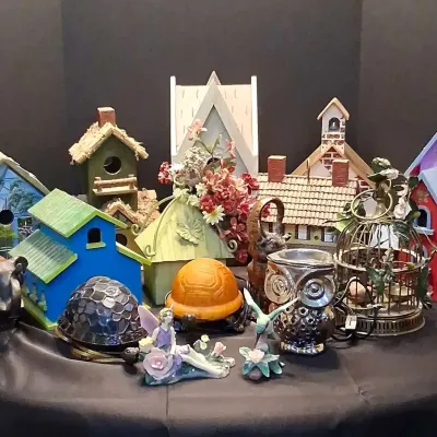 Decorative Birdhouses & Lighted Animals
