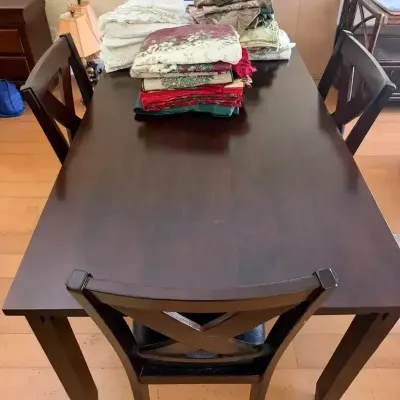 Crown Mark Dining Set & Table Linens