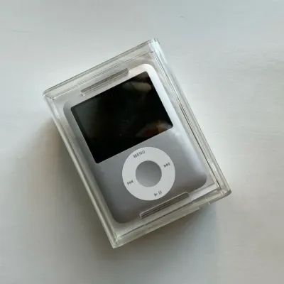 NEW IN BOX - iPod nano 8GB Silver 