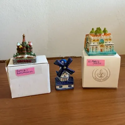 Travel Souvenir Figurines 