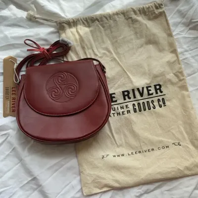  Lee River Goods Genuine Leather Saddle Bag in Red