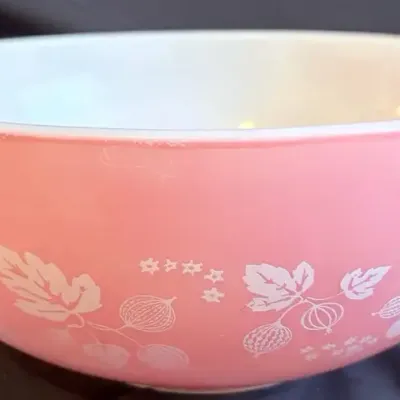 Vintage Pyrex Pink Gooseberry 4-Quart Cinderella Mixing Bowl