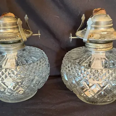 Set Of 2 1985 Australian Light Farms Oil Lamps 
