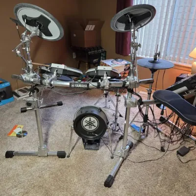 Yamaha DTXtreme II Electronic Drum Set with Simmons DA200S Amplifier