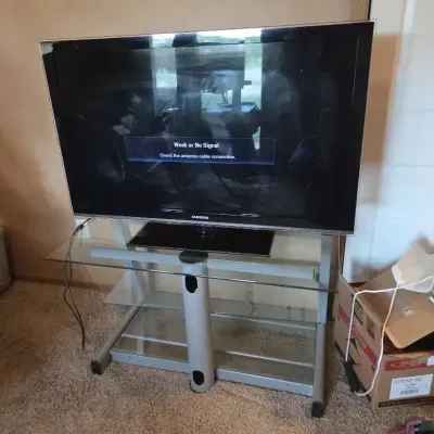 Samsung 46" LCD HDTV – Model LN46C670