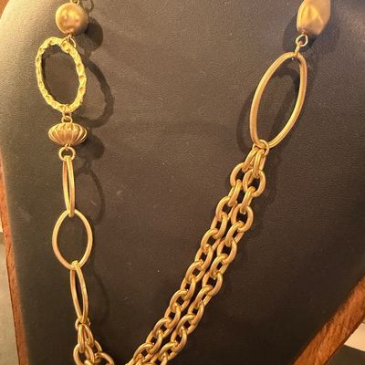 Gold tone fashion necklace