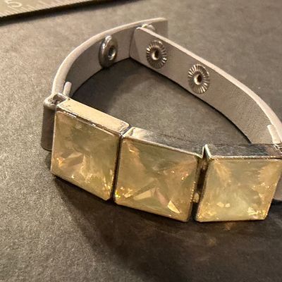 Gemstone type bracelet snap on