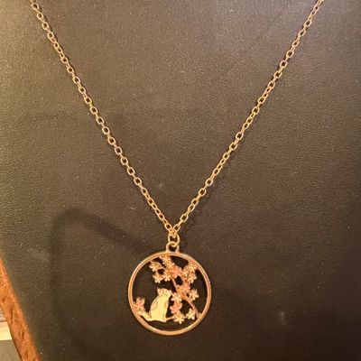 Gold tone fashion necklace