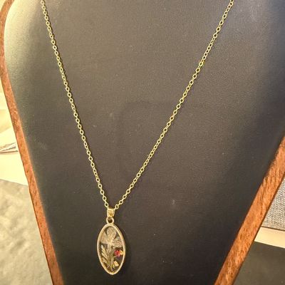 Gold tone beautiful fashion necklace