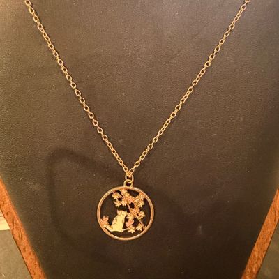 Gold tone fashion necklace