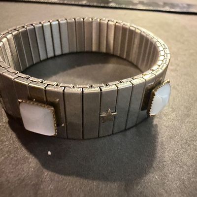 Vintage stretch bracelet