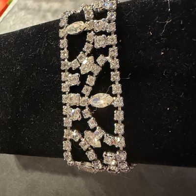 Rhinestone vintage beautiful bracelet