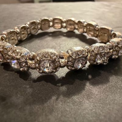 Beautiful silver tone gemstone type stretch vintage ? Bracelet