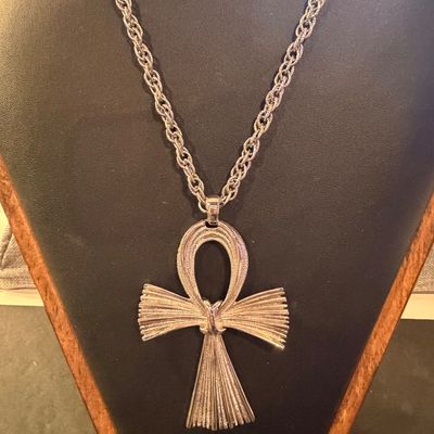 Vintage silver tone statement necklace