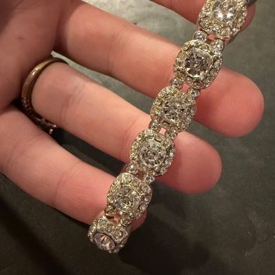 Beautiful silver tone gemstone type stretch vintage ? Bracelet