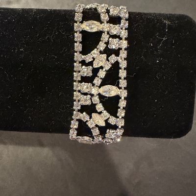 Rhinestone vintage beautiful bracelet