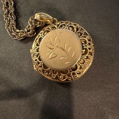 Gold tone vintage locket necklace