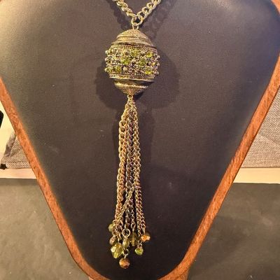 Green rhinestone tassel fashion necklace