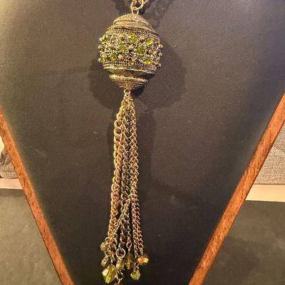 Green rhinestone tassel fashion necklace