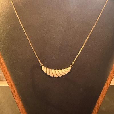 Avon vintage enamel gold tone necklace