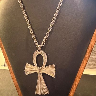 Vintage silver tone statement necklace