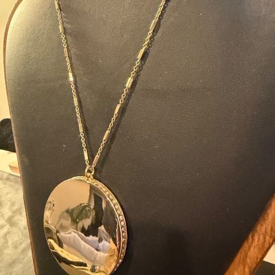 Gold tone fashion necklace