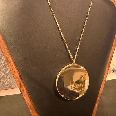 Gold tone fashion necklace