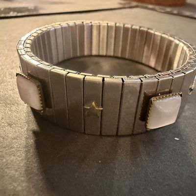 Vintage stretch bracelet