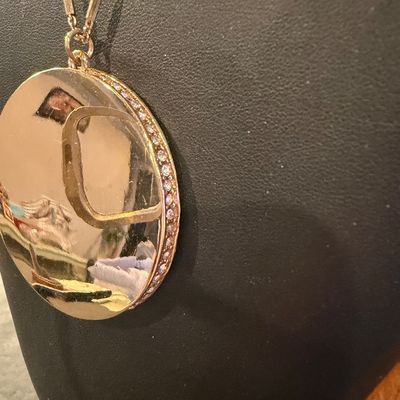 Gold tone fashion necklace