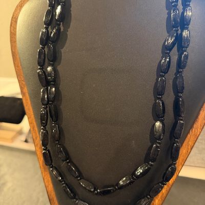 Black crystal type vintage ? Necklace