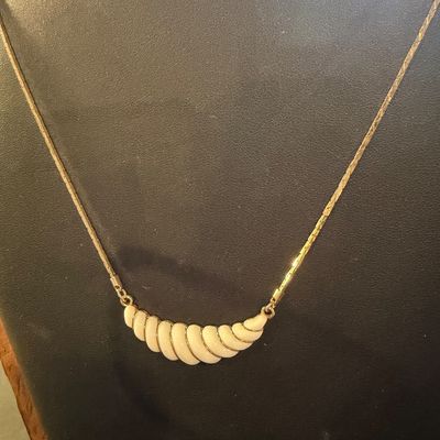 Avon vintage enamel gold tone necklace