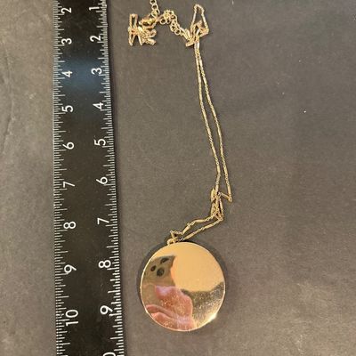 Gold tone fashion necklace