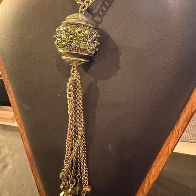 Green rhinestone tassel fashion necklace