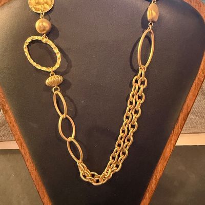 Gold tone fashion necklace