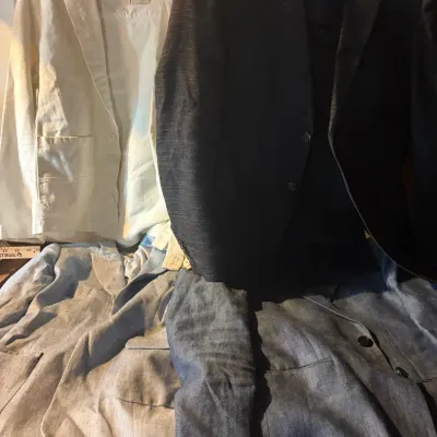 Designer Men's Casual & Tailored Jacket Lot (4) Featuring Hugo Boss, Banana Republic, LDB