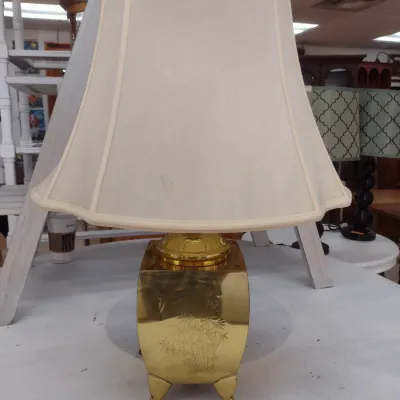 Sale Photo Thumbnail #585: Vintage Brass Finish Chinoiserie Ginger Jar Post Table Lamp (#80)