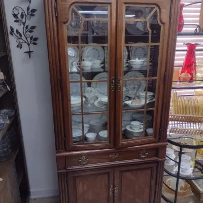 Sale Photo Thumbnail #406: Vintage Thomasville Double Glass Door China Hutch